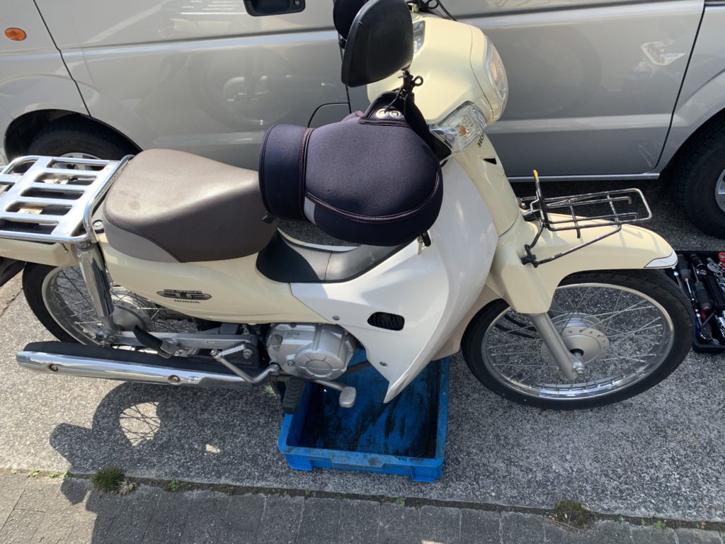 ホンダカブ　配達や通勤にも ホンダ カブ 通勤や買い物に便利なバイクです。